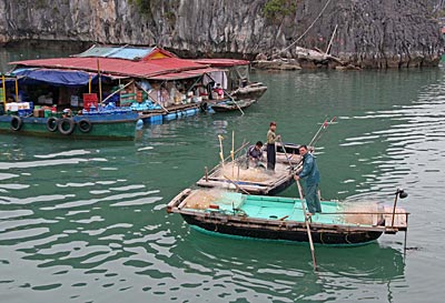Vietnam - Schwimmendes Dorf in der Bucht