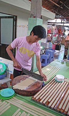Vietnam - Produktion von Reisbonbons
